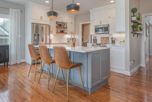becky ross yonts kitchen design blue kitchen island cabinets with bar stools