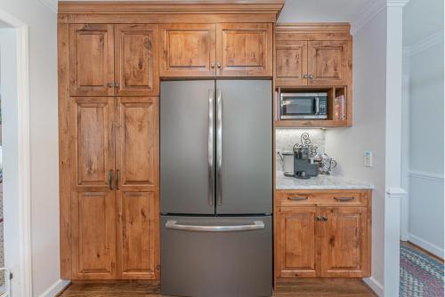 ideal cabinets greg papenfus overstreet wood cabinets stainless refrigerator