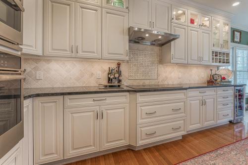 greg papenfus vaughan kitchen design white cabinets dark granite countertop