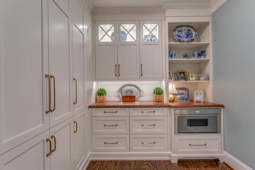 ideal cabinets lara lee kitchen design  white cabinetry