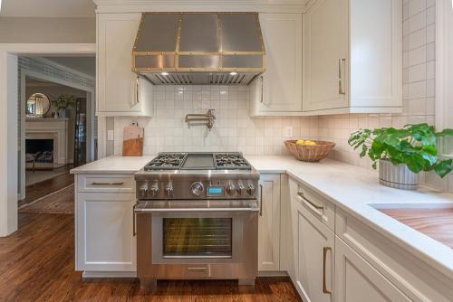 ideal cabinets lara lee strickler churchill kitchen design range and hood