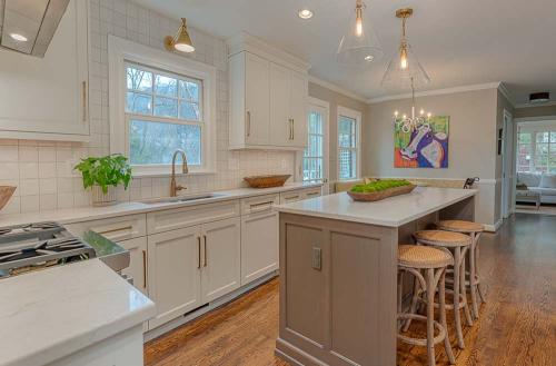 lara-lee-strickler-wycliff-kitchen-gray-island-2