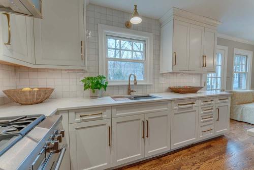 lara-lee-strickler-wycliff-kitchen-gray-island-3