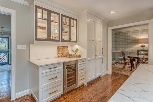 lara-lee-strickler-wycliff-kitchen-gray-island-7