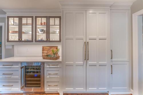 lara-lee-strickler-wycliff-kitchen-gray-island-9