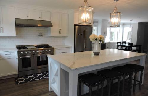 ideal cabinets lara lee strickler kitchen design blw white cabinetry and countertops