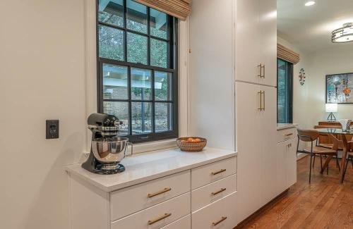 ideal cabinets becky ross kitchen design window wall