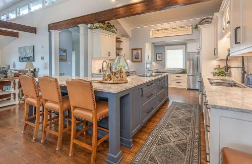ideal cabinets lara lee strickler kitchen design hinton  overview