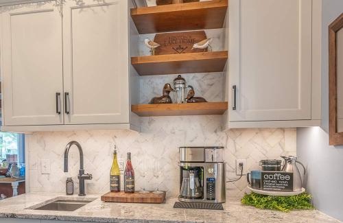 ideal cabinets lara lee strickler kitchen design hinton open shelves